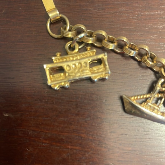 Charm bracelet with San Francisco charms - Picture 3 of 6